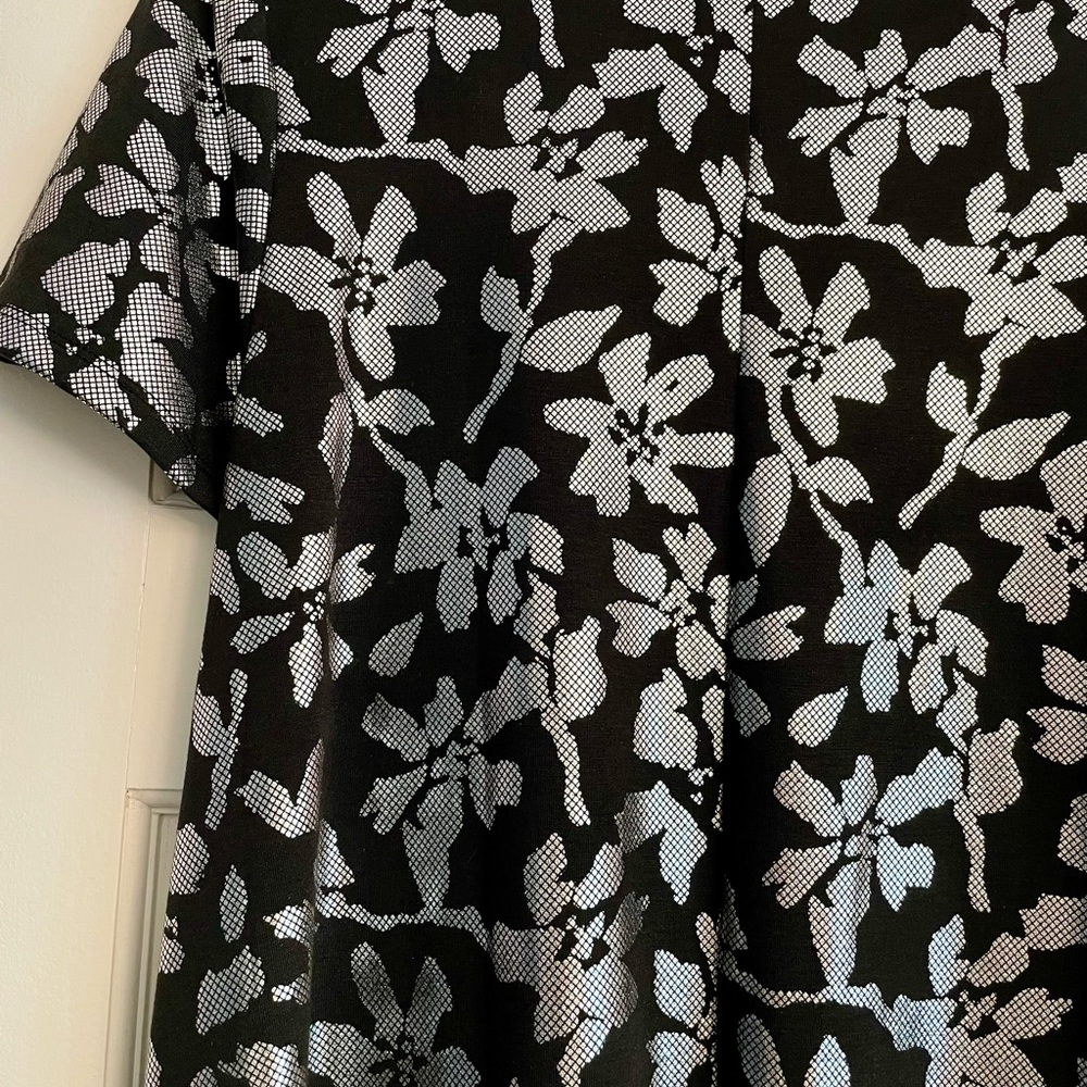 Gorgeous XS Black & Silver Floral LuLaRoe Elegant Carly Swing Dress Fits 2 to 8 - Picture 11 of 11